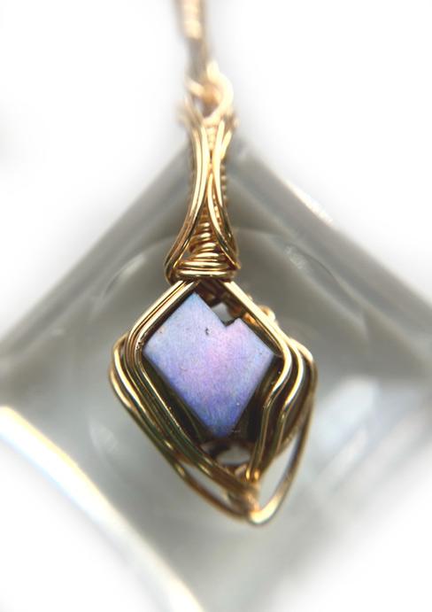 天川村産 レインボーガーネット 高品質原石磨きペンダントトップ | 2枚目