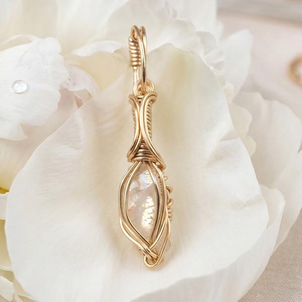 ロシア産 フェナカイト ペンダント 証明書付き 14kgf＊