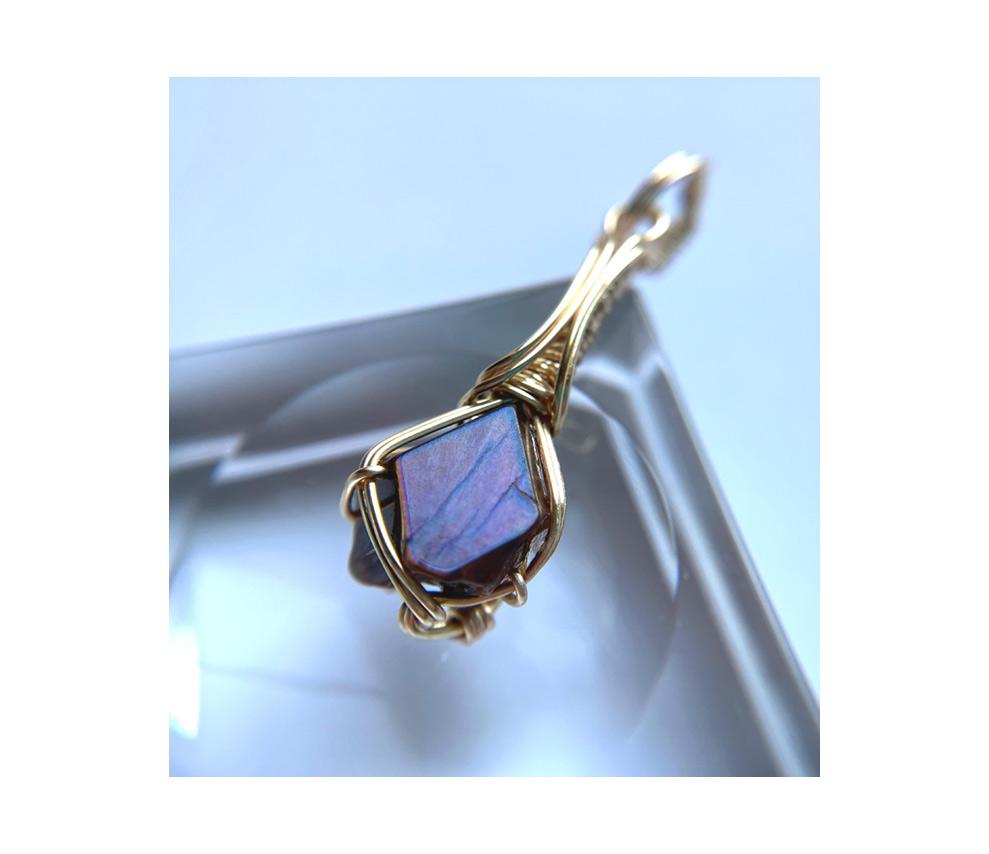 天川村産 レインボーガーネット 高品質原石磨きペンダントトップ | 1枚目