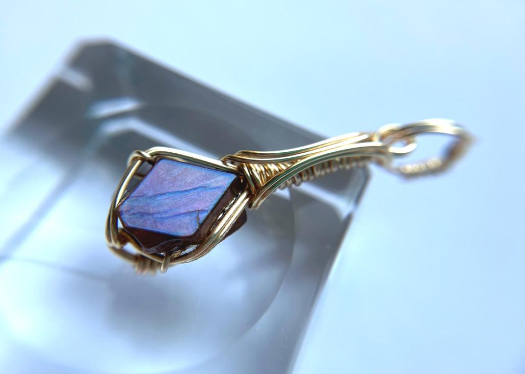 天川村産 レインボーガーネット 高品質原石磨きペンダントトップ | 2枚目