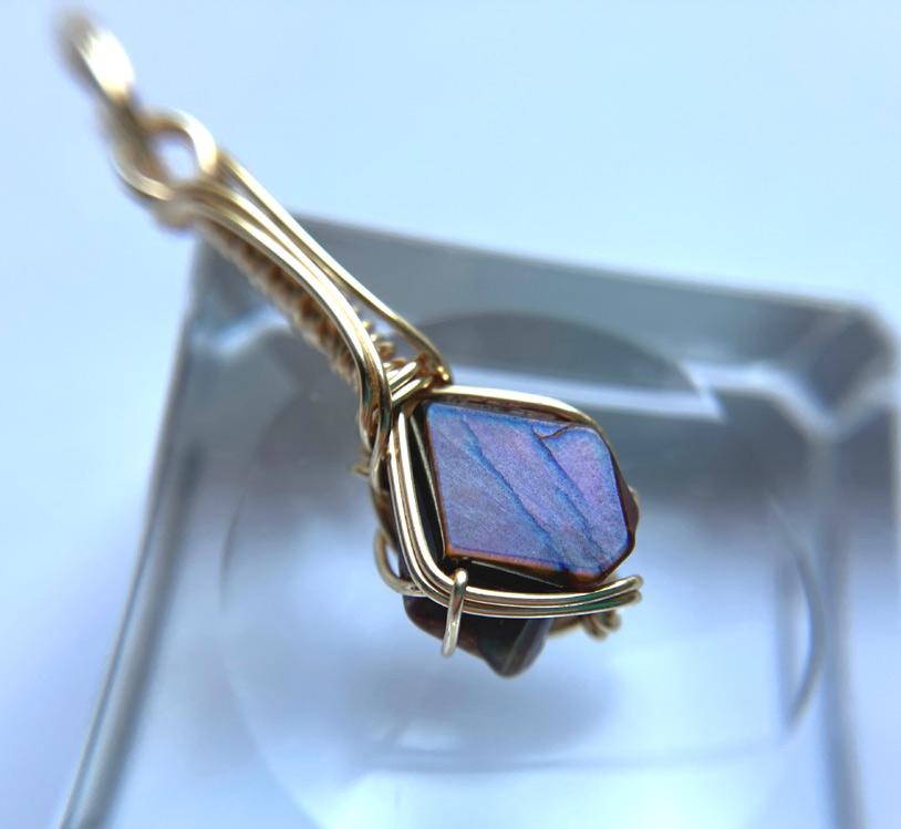 天川村産 レインボーガーネット 高品質原石磨きペンダントトップ | 4枚目