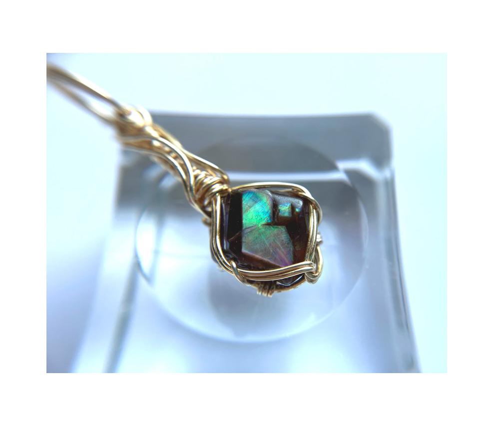 天川村産 レインボーガーネット 高品質原石磨きペンダントトップ | 1枚目