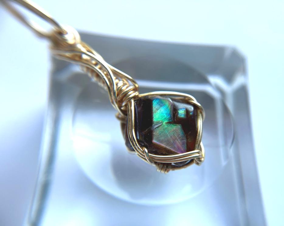 天川村産 レインボーガーネット 高品質原石磨きペンダントトップ | 2枚目