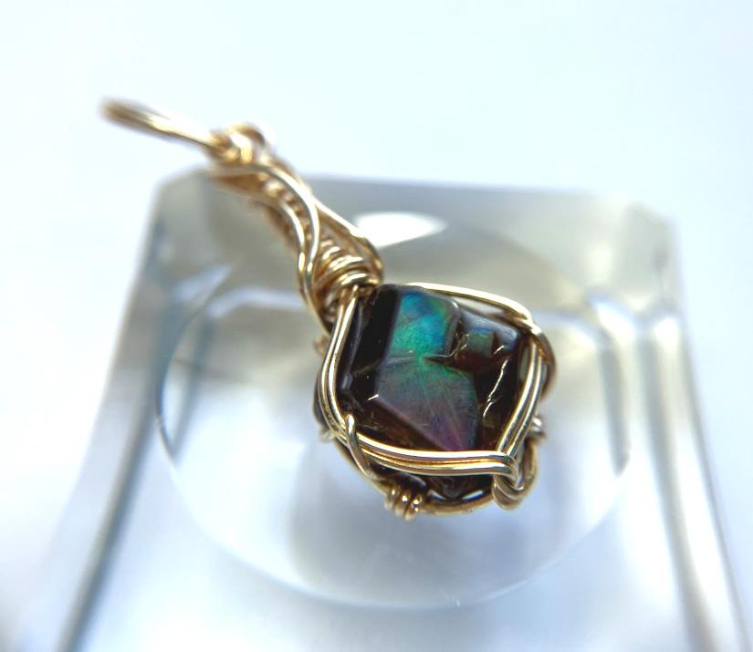 天川村産 レインボーガーネット 高品質原石磨きペンダントトップ | 5枚目