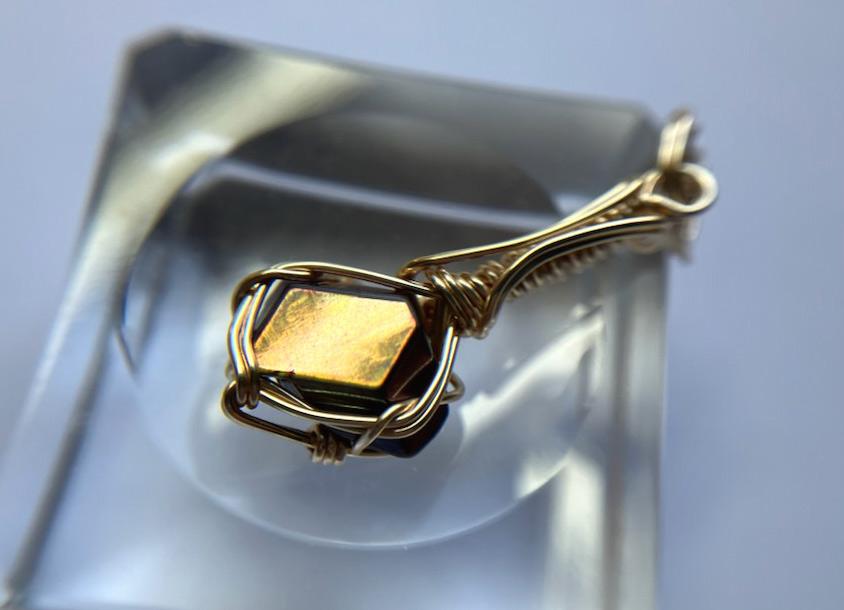 天川村産 レインボーガーネット 高品質原石磨きペンダントトップ | 3枚目