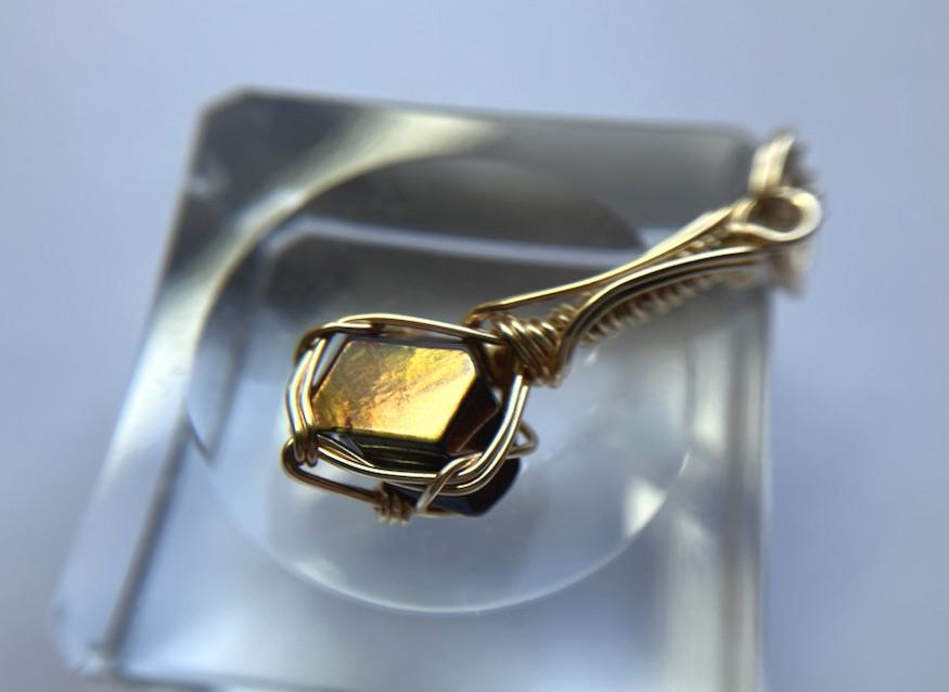 天川村産 レインボーガーネット 高品質原石磨きペンダントトップ | 4枚目