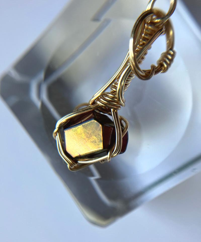 天川村産 レインボーガーネット 高品質原石磨きペンダントトップ | 8枚目