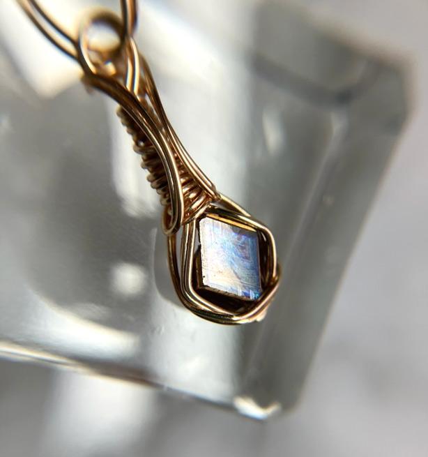 天川村産 レインボーガーネット 高品質原石磨きペンダントトップ | 5枚目