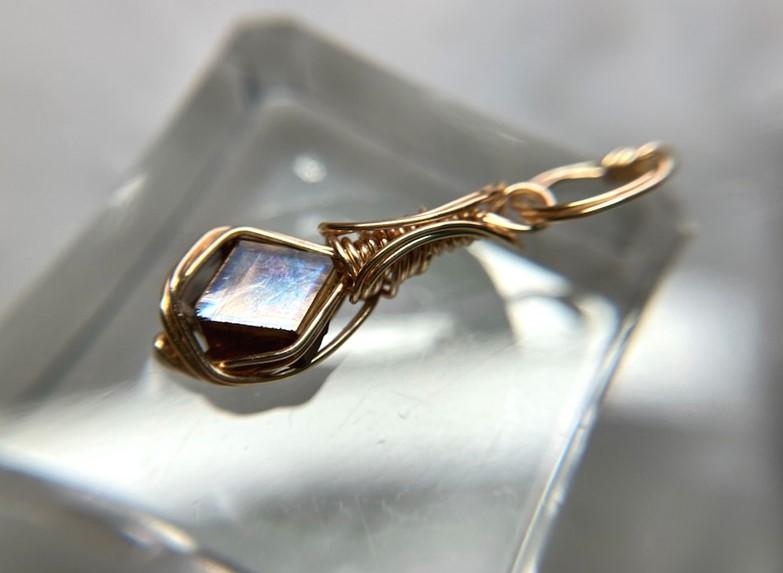 天川村産 レインボーガーネット 高品質原石磨きペンダントトップ | 6枚目