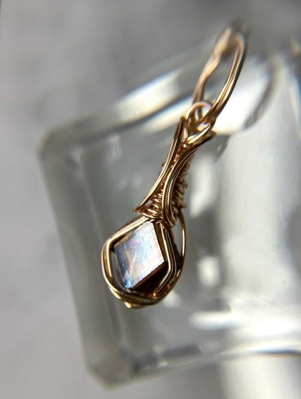 天川村産 レインボーガーネット 高品質原石磨きペンダントトップ | 7枚目