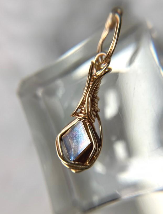 天川村産 レインボーガーネット 高品質原石磨きペンダントトップ | 8枚目