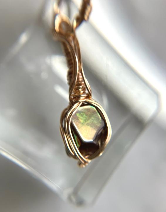 天川村産 レインボーガーネット 高品質原石磨きペンダントトップ | 2枚目