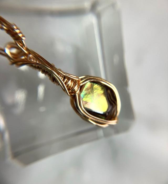 天川村産 レインボーガーネット 高品質原石磨きペンダントトップ | 4枚目