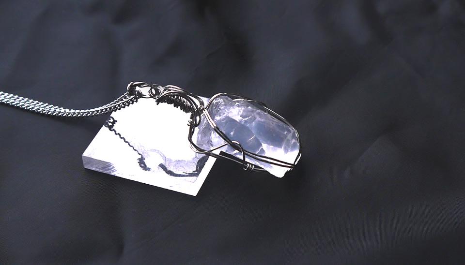 A.Melody♪女史保有 メタモルフォーシス ペンダント 証明書付き | 6枚目