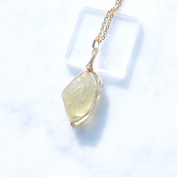 リビアングラス 原石 ペンダントトップ | 3枚目