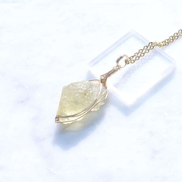 リビアングラス 原石 ペンダントトップ | 4枚目