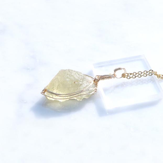 リビアングラス 原石 ペンダントトップ | 5枚目