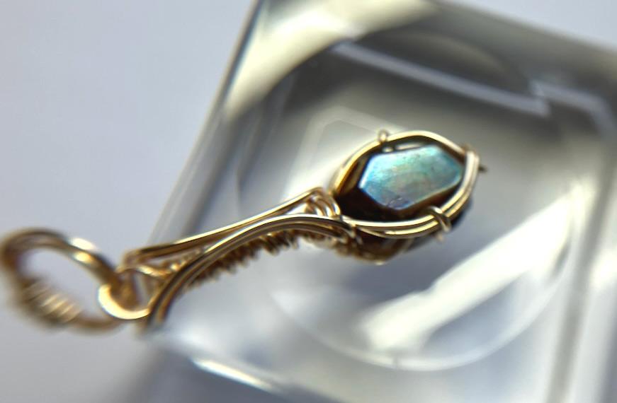 天川村産 レインボーガーネット 高品質原石磨きペンダントトップ | 3枚目