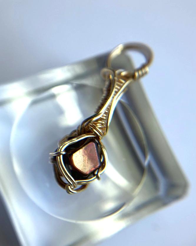 天川村産 レインボーガーネット 高品質原石磨きペンダントトップ | 4枚目