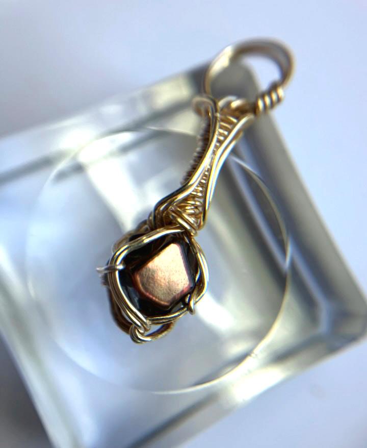 天川村産 レインボーガーネット 高品質原石磨きペンダントトップ | 5枚目