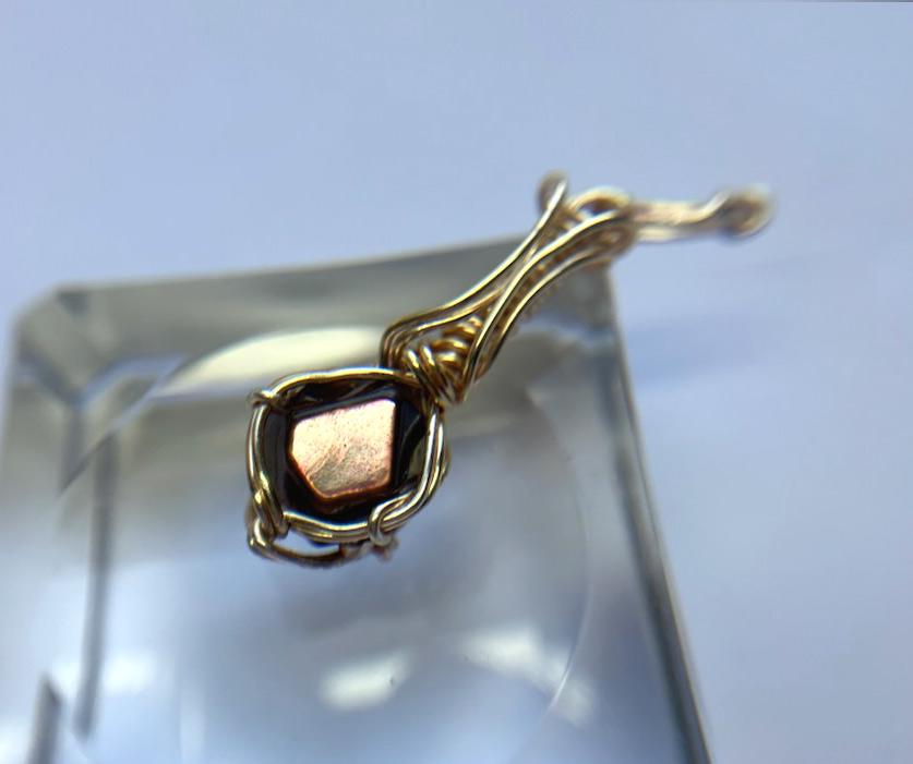 天川村産 レインボーガーネット 高品質原石磨きペンダントトップ | 8枚目