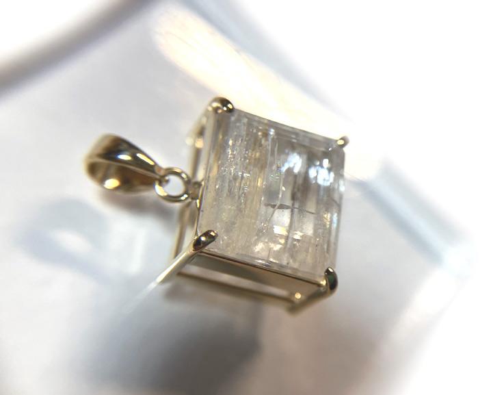 ベリロナイト ペンダント 7.609ct K18 | 2枚目