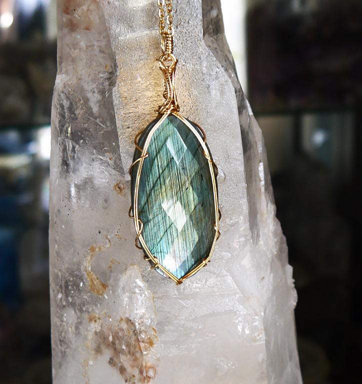 多面カット ラブラドライト ペンダント | 2枚目